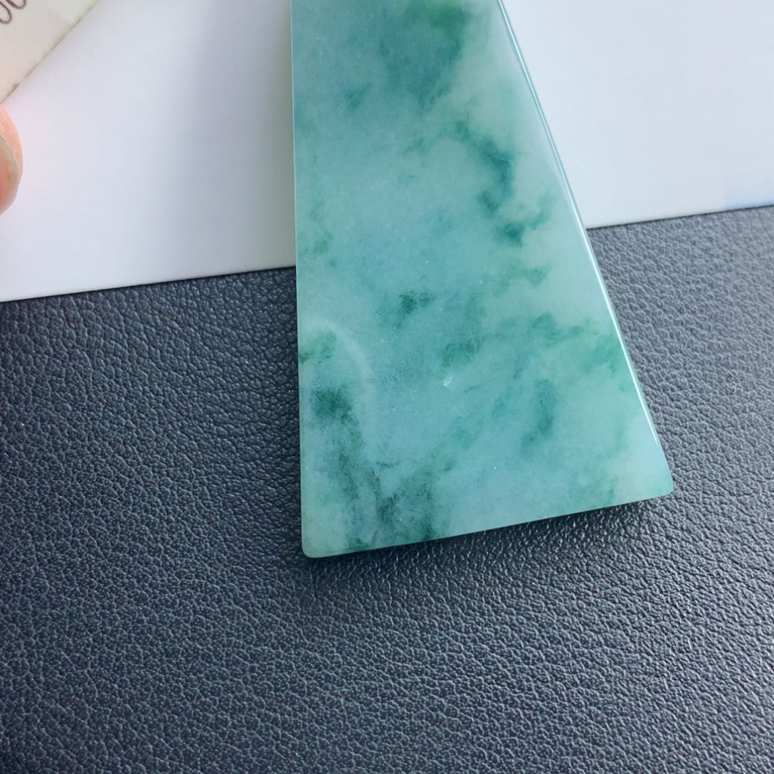 翡翠颈饰未镶嵌无事牌