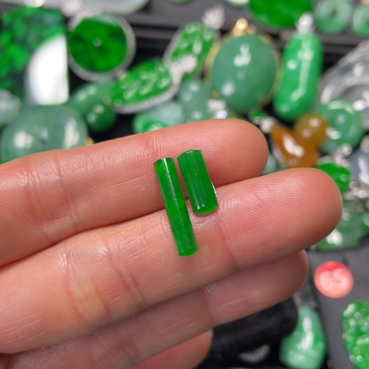 翡翠颈饰未镶嵌刺**泡方糖