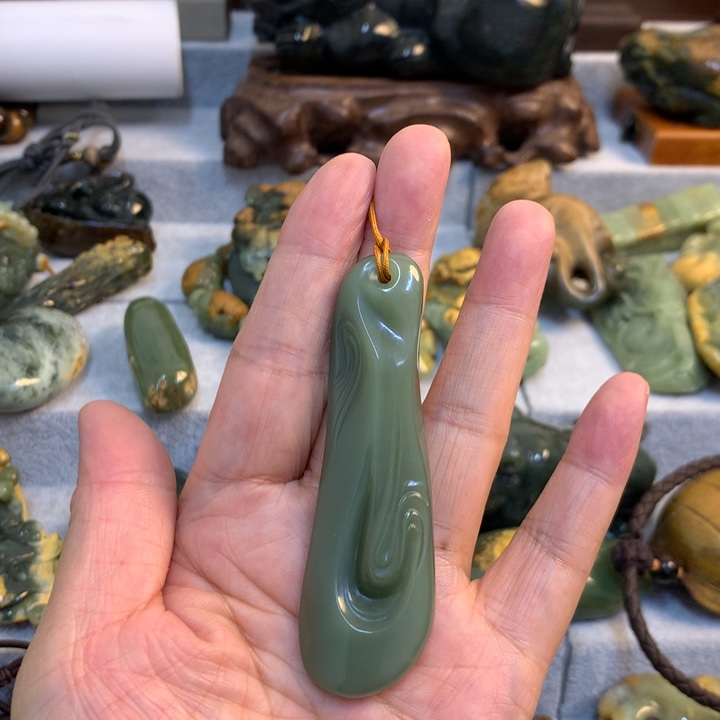 伊***神岫岩老玉（透闪石质玉）未镶嵌把件