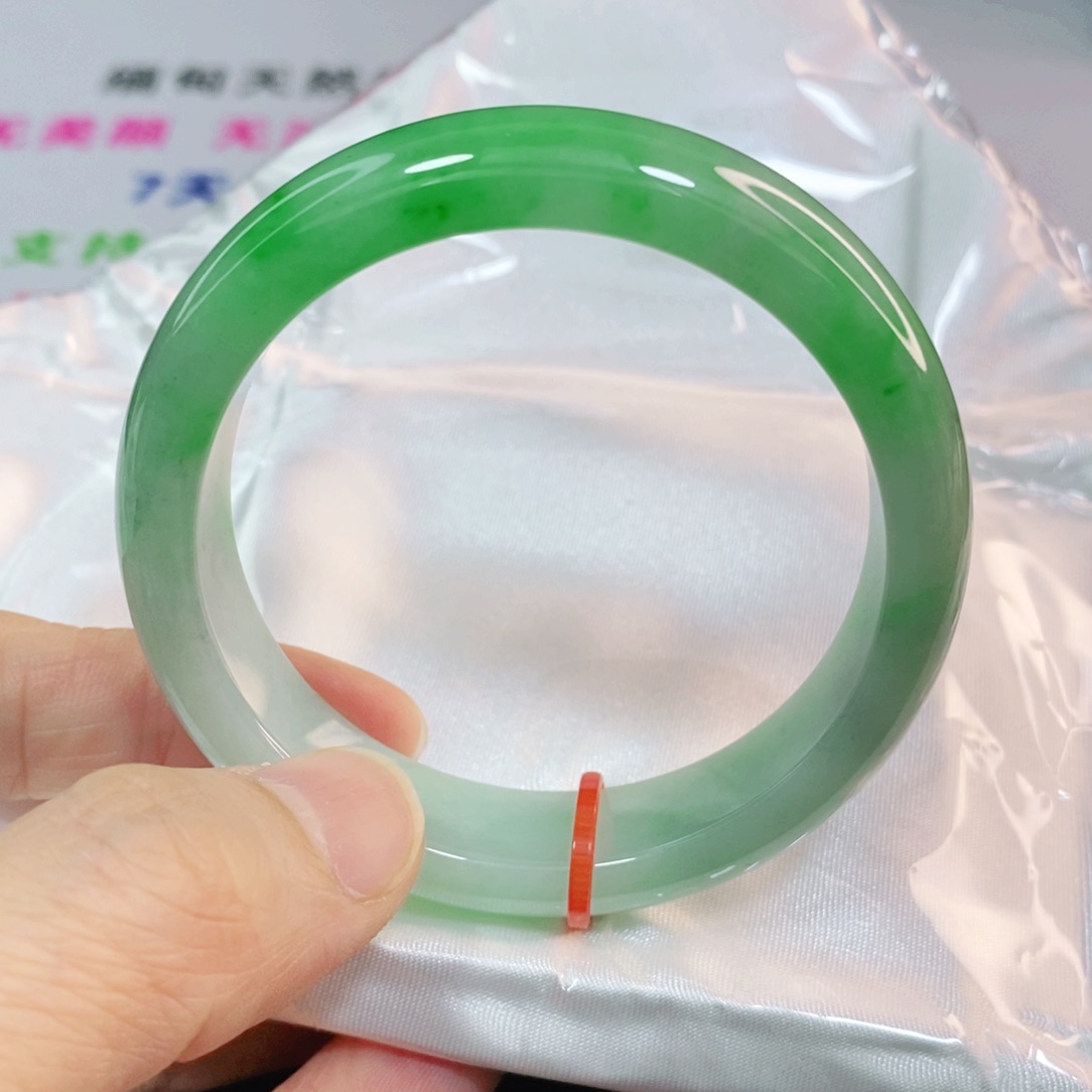 翡翠手镯未镶嵌T***y52.4圈口正圈