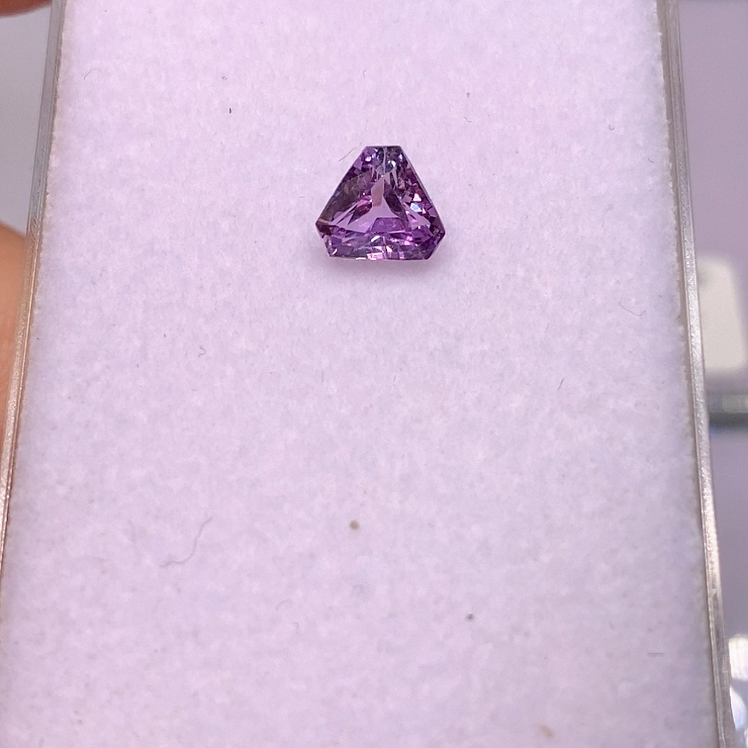 蓝宝石裸石天然无烧蓝宝石