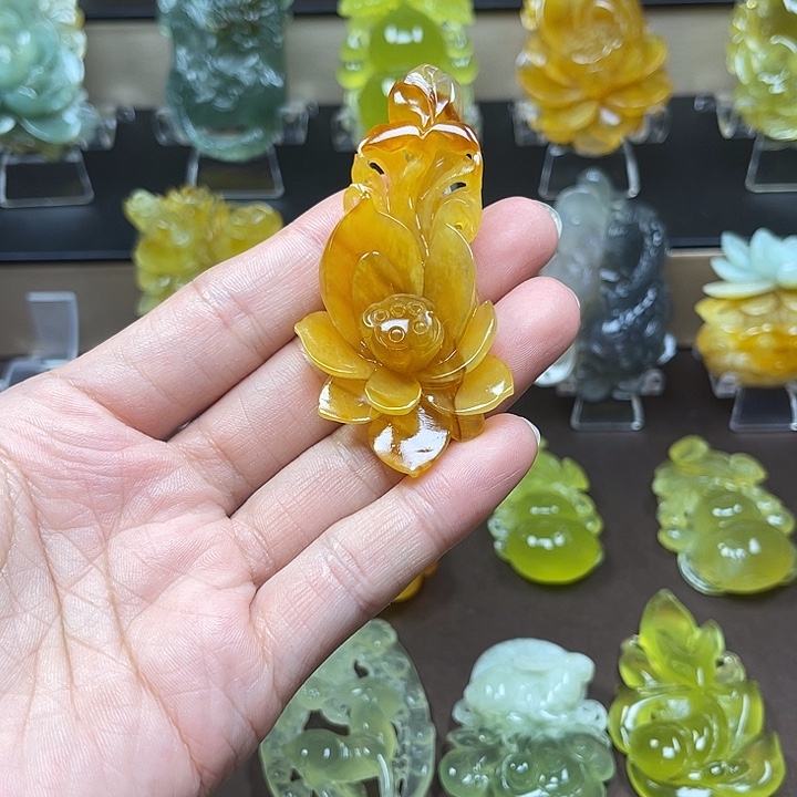 乖***球蛇纹石玉未镶嵌颈饰