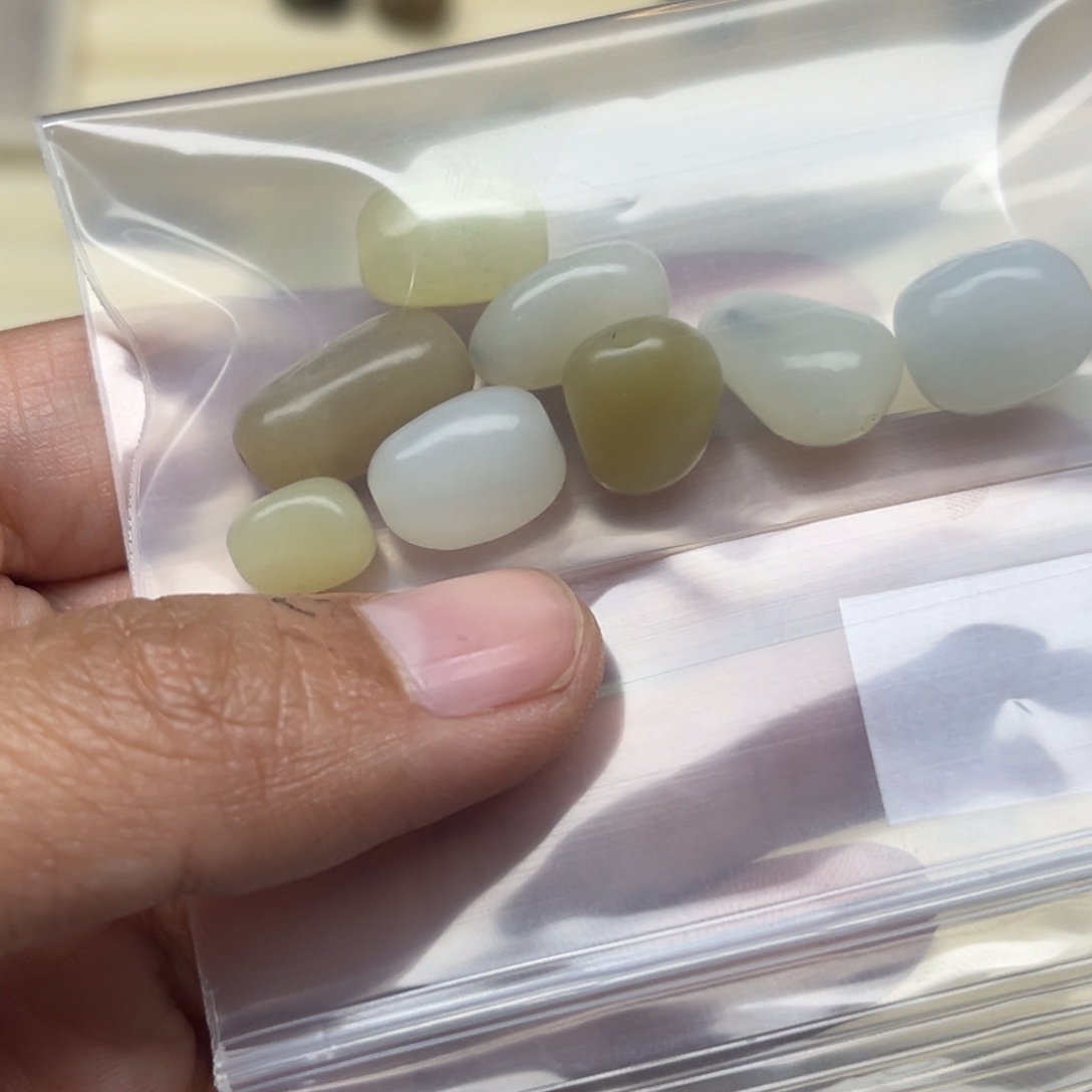 周***娜和田玉未镶嵌珠宝半成品