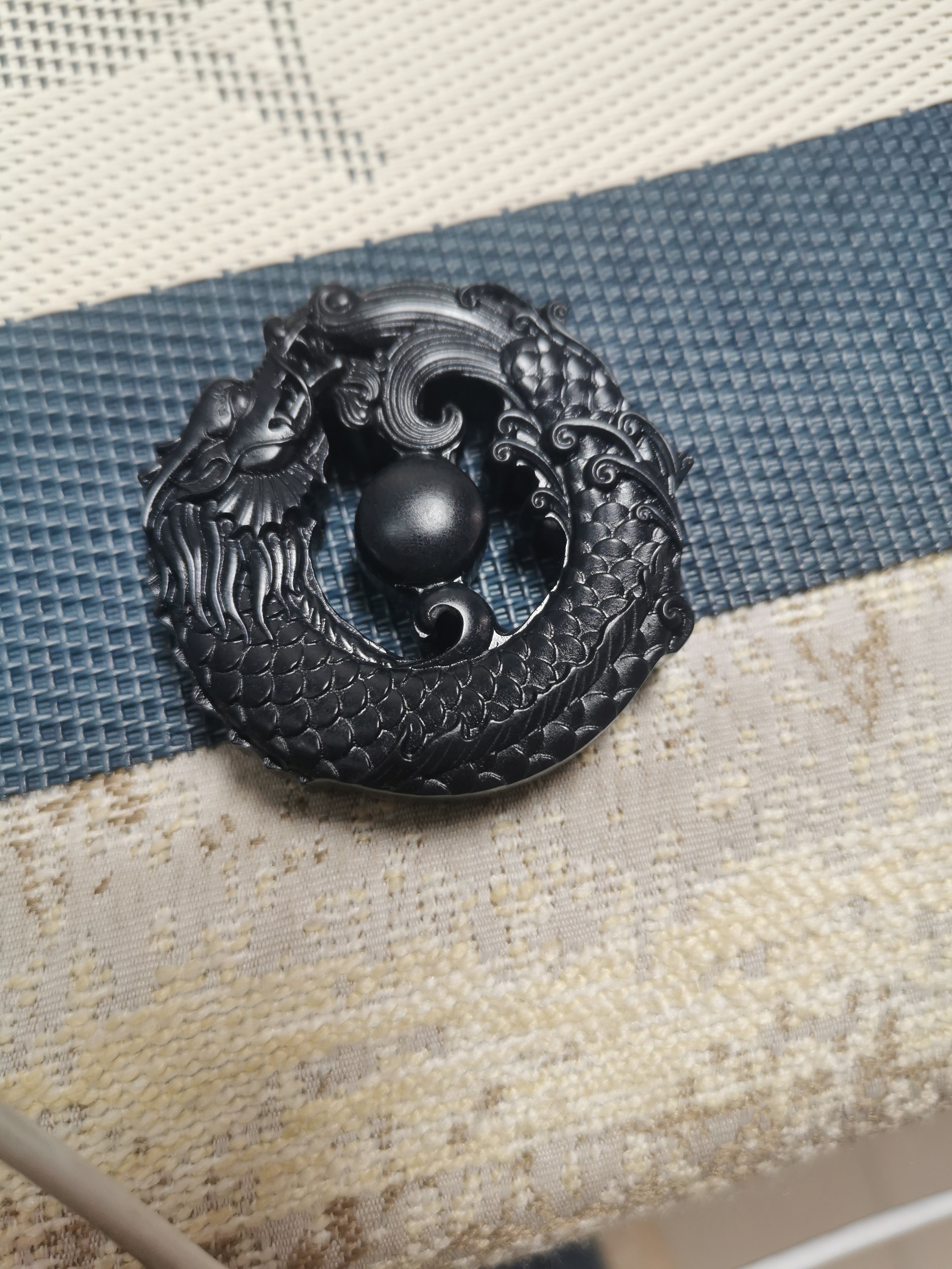 新疆和田玉墨玉鱼化龙