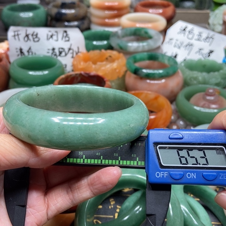 石英质玉手镯未镶嵌