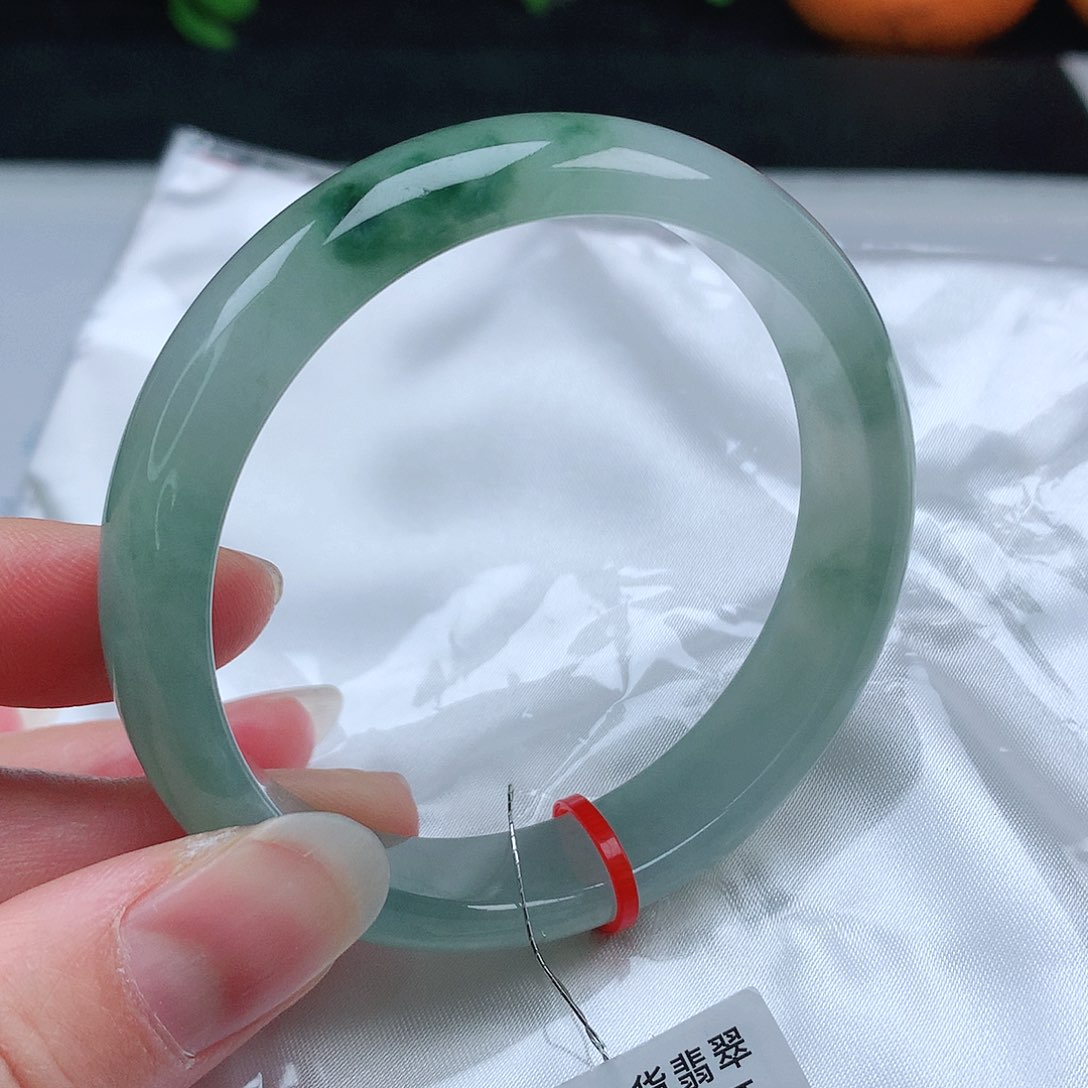 翡翠手镯未镶嵌56/57圈