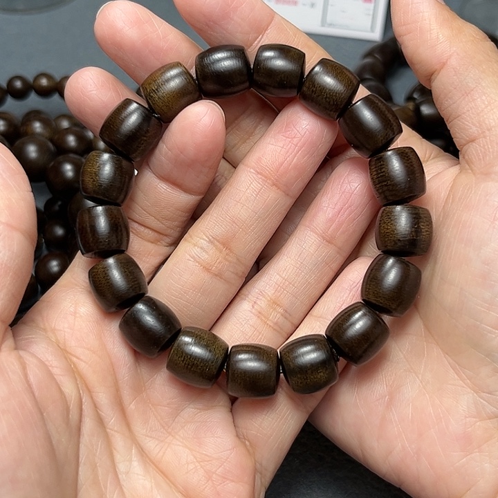 沉香手串?****童白棋玉化