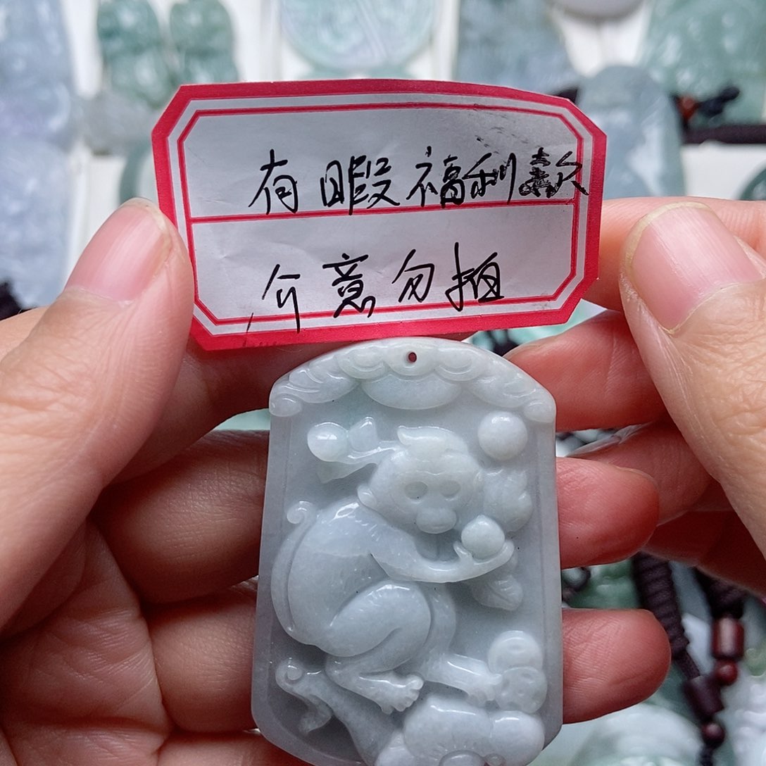 翡翠颈饰未镶嵌翡翠