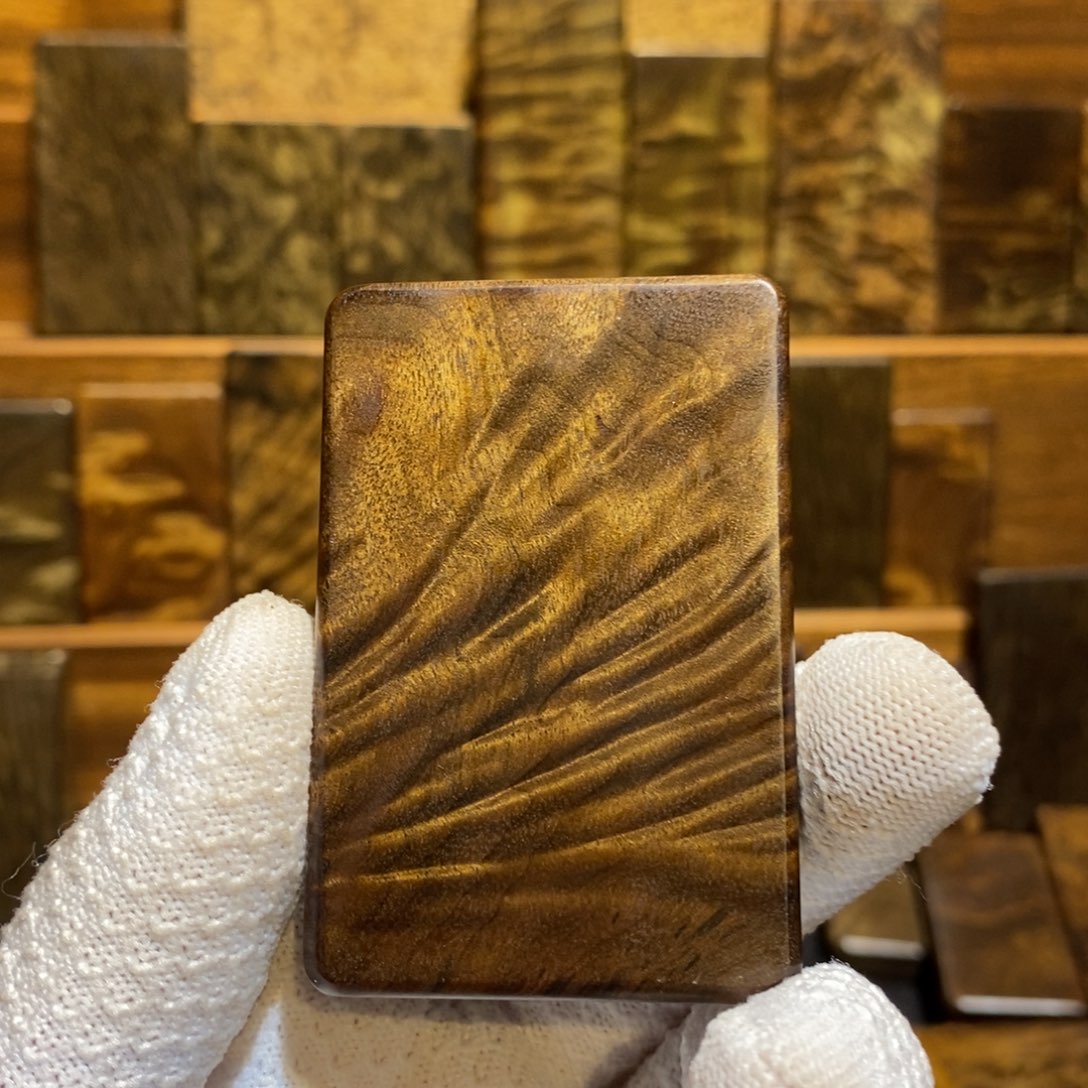 飞***5阴沉木金丝楠木无事牌