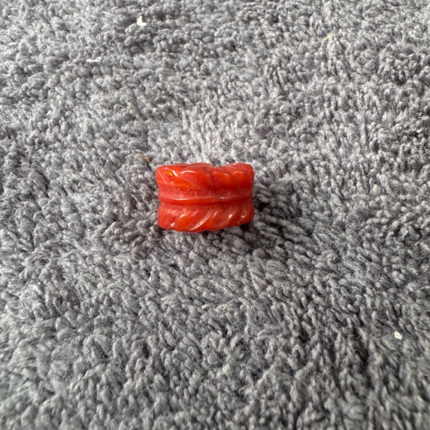 微瑕 南红羽毛扣直径11 厚度6 有纹路