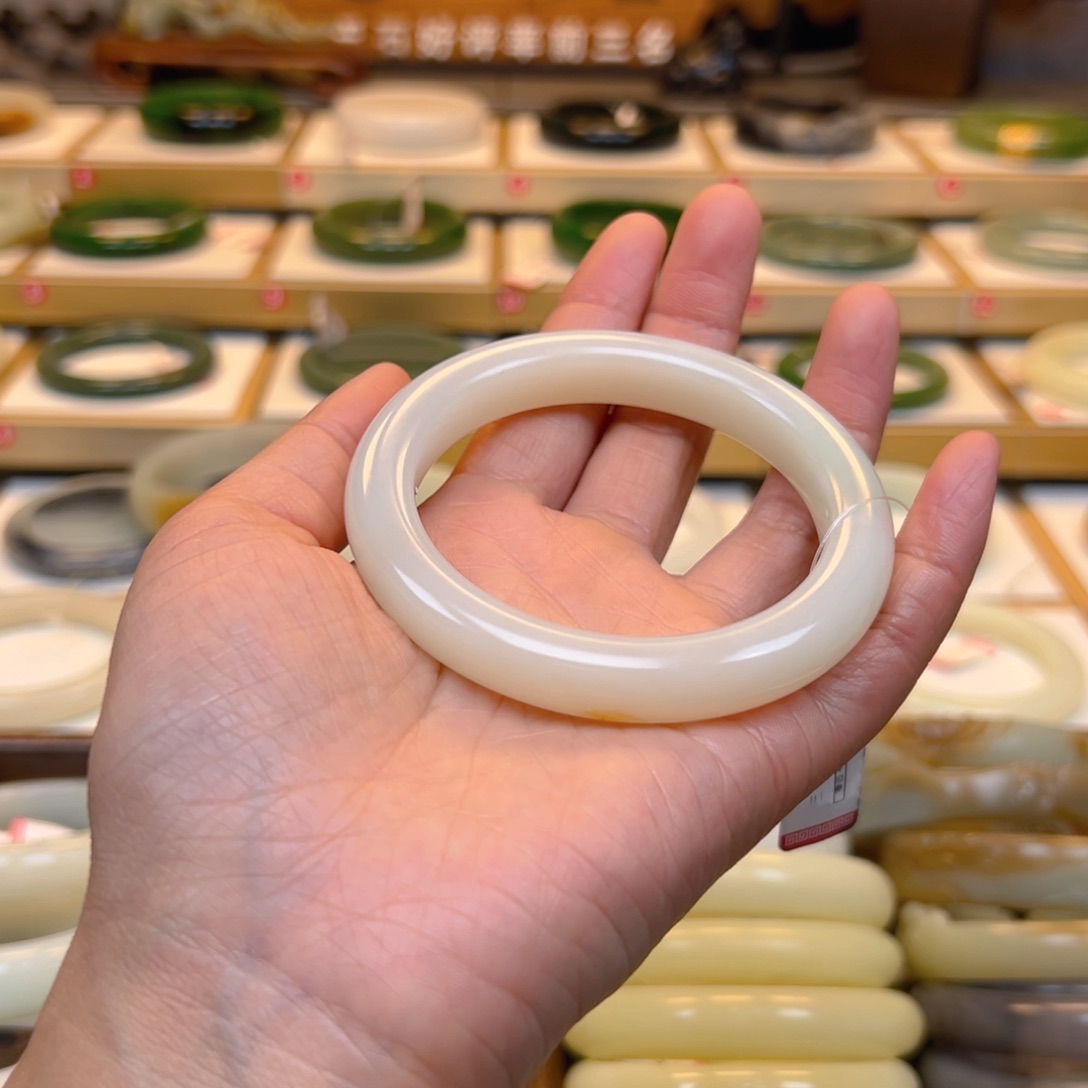 和田玉手镯未镶嵌2