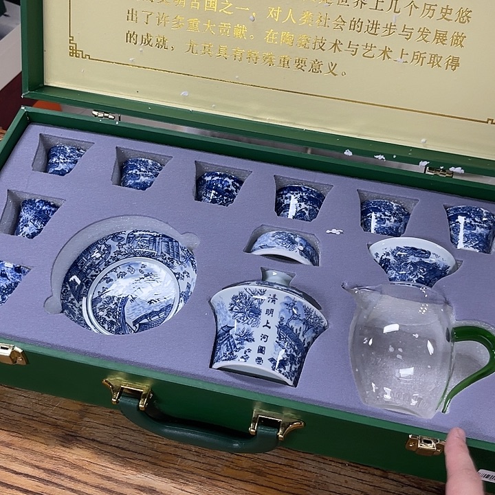 孤品茶具套装等。        