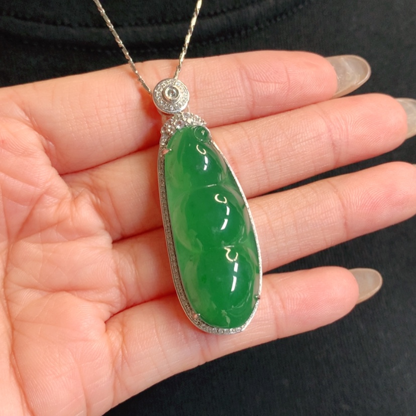 【闪购商品】颈饰18K金镶嵌翡翠福豆