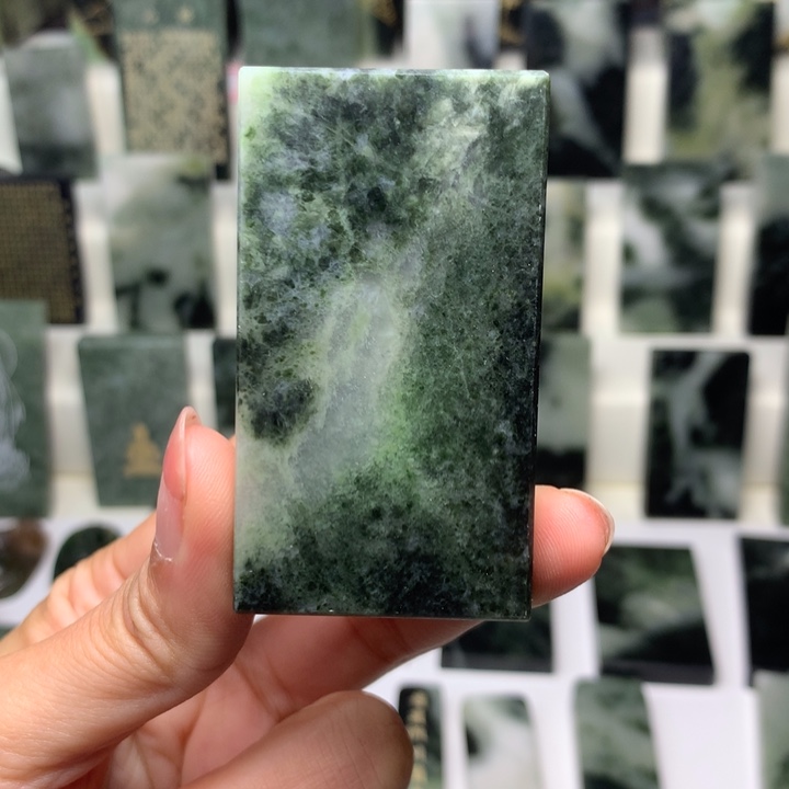 独山玉颈饰未镶嵌