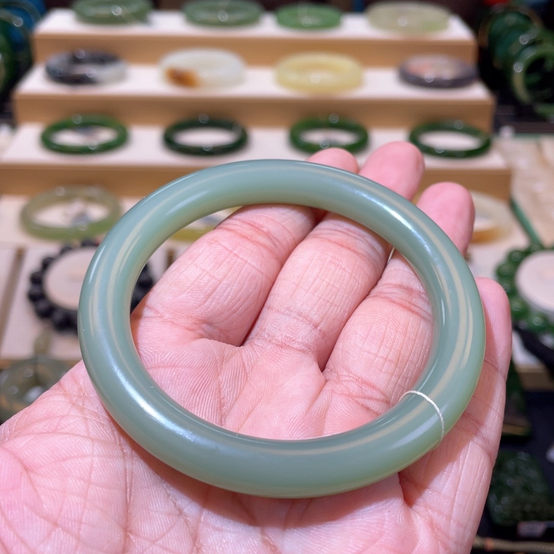 和田玉收藏级碧玉粉青手镯59未镶嵌