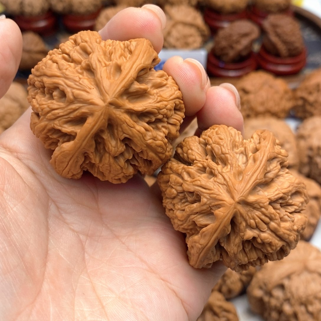 【闪购商品】文玩核桃把件46尺粗筋