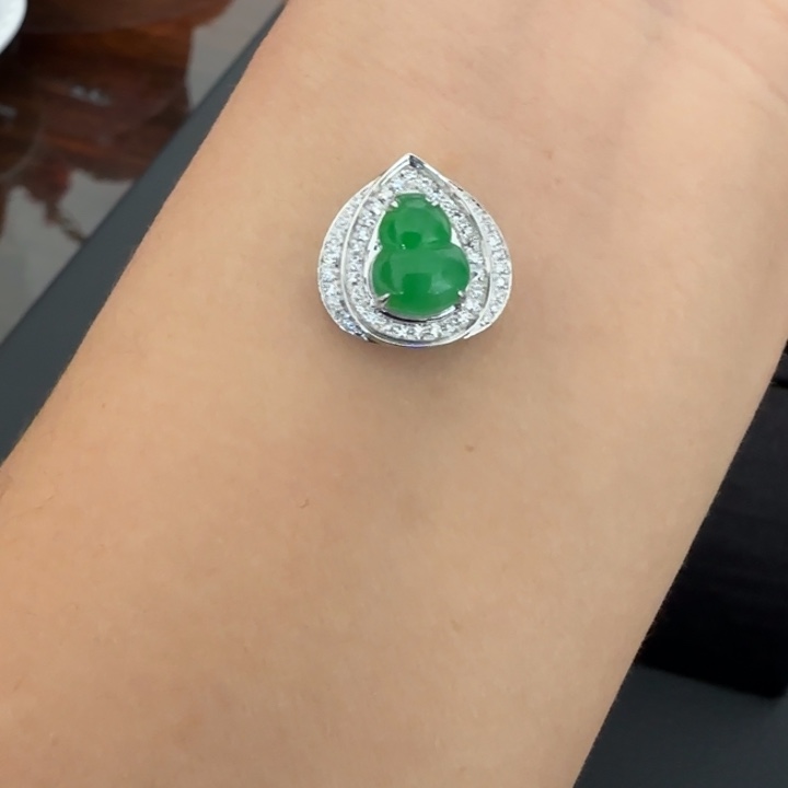 翡翠颈饰18K金镶嵌L葫芦