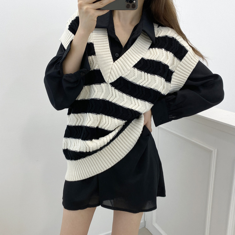 （唯）日系v领马甲针织背心女内搭毛线毛衣衬衫叠穿2025秋新款女装