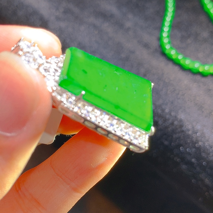 【闪购商品】翡翠颈饰银S925镶嵌翡翠