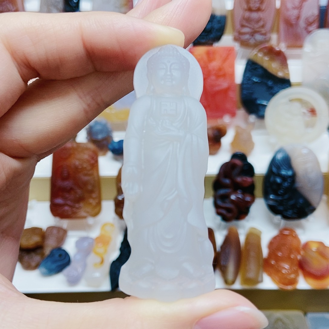 玛瑙/玉髓颈饰未镶嵌玉*麟