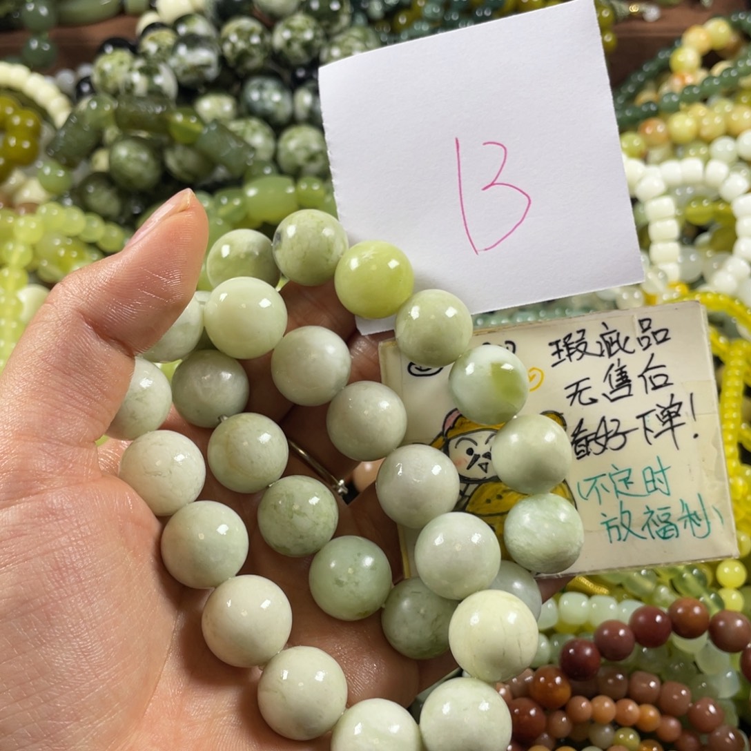 未镶嵌蛇纹石玉颈饰