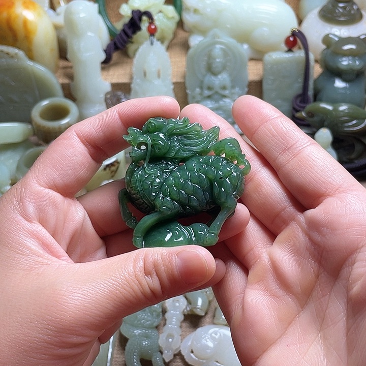 和田玉颈饰未镶嵌刘