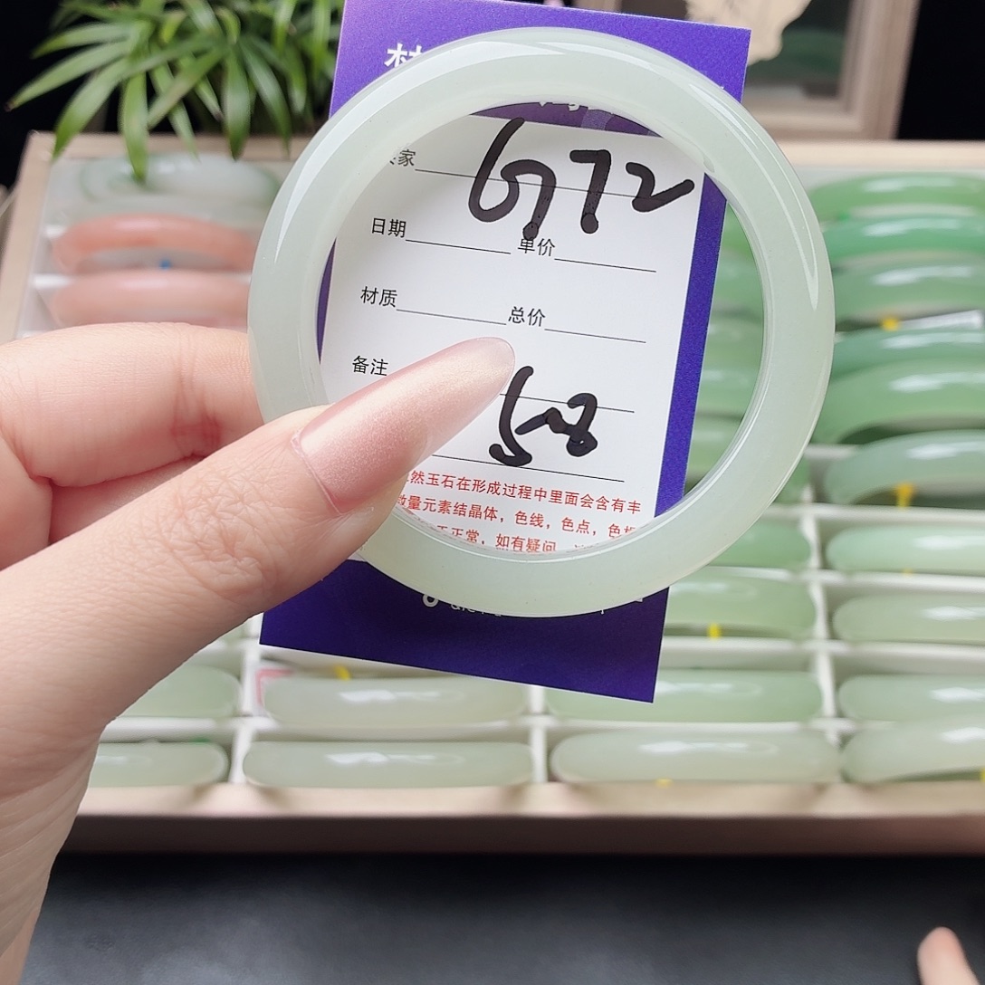 石英质玉未镶嵌手镯