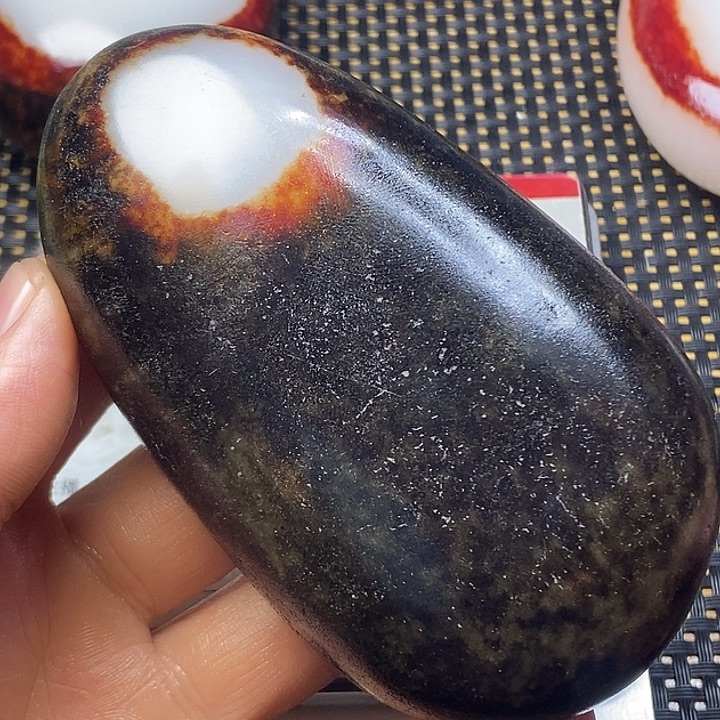 和田玉未镶嵌把件