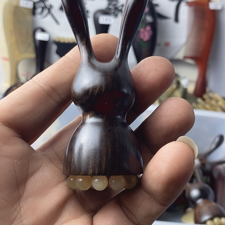 紫光檀紫光檀兔子羊角按摩梳