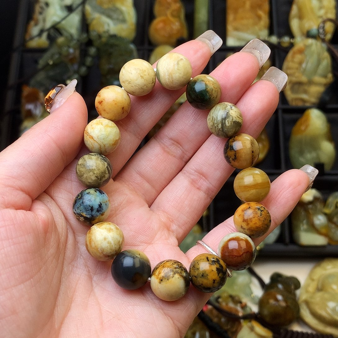 蛇纹石玉颈饰未镶嵌