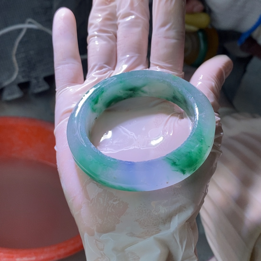 我***雪石英质玉（非洲翠）未镶嵌手镯定制