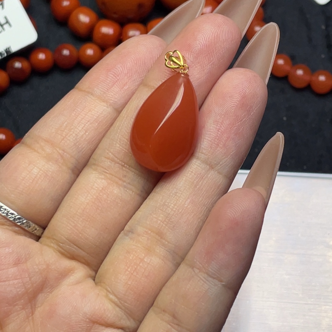 灿***然南红玛瑙18K金镶嵌吊坠原矿南红吊坠