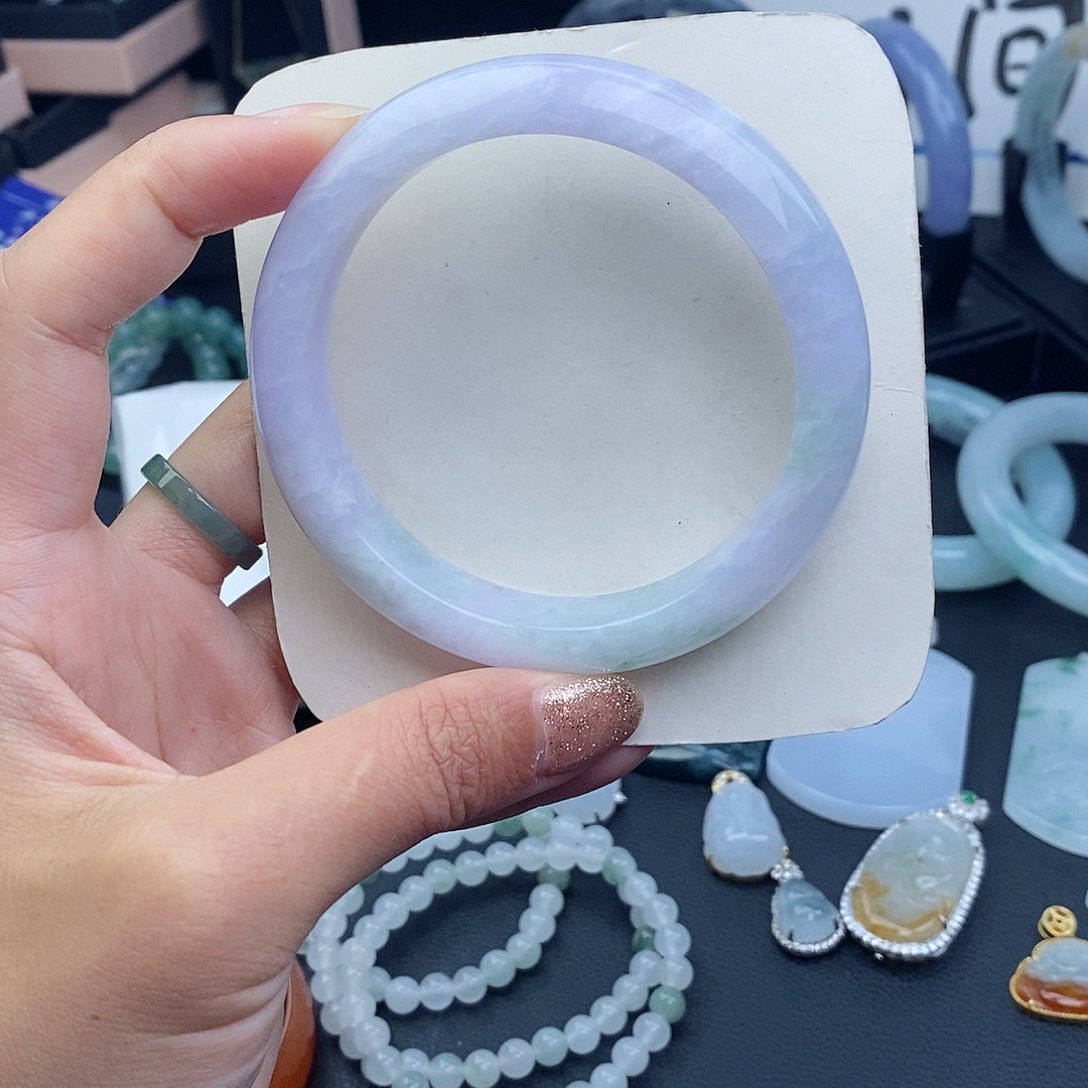 翡翠手镯未镶嵌翡翠手镯