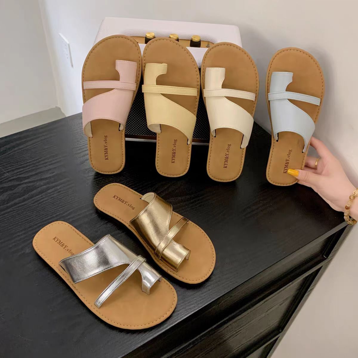 小敏家 清货~就几双 法式一字套趾拖鞋 复古一脚蹬软底凉拖鞋8818