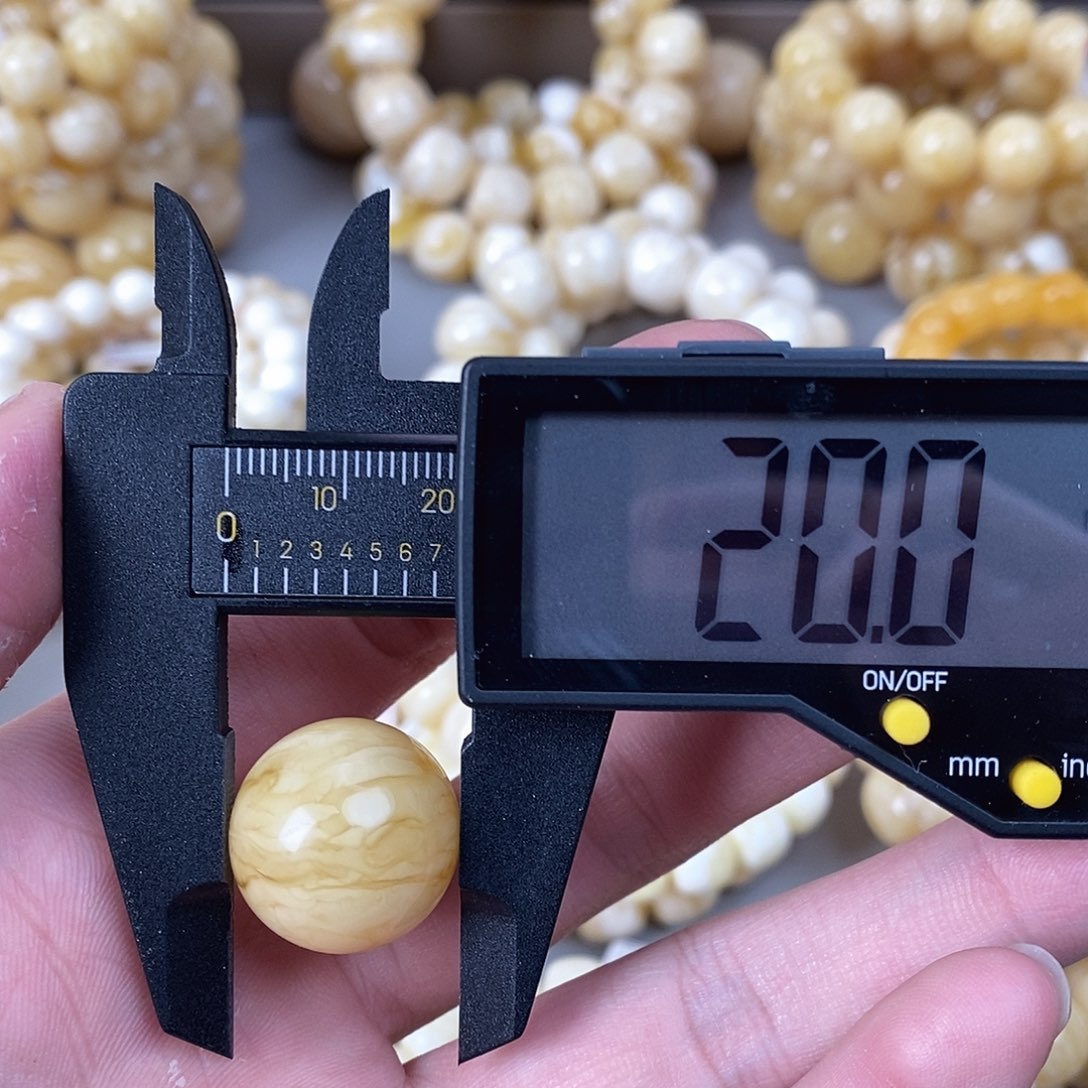 蜜蜡未镶嵌珠宝奇石