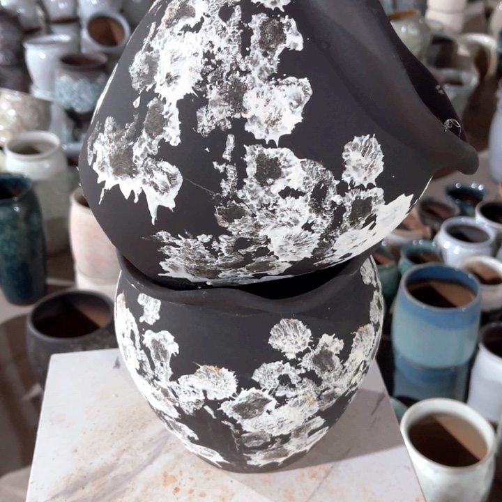 紫砂花盆口径19高度20两只瑕疵