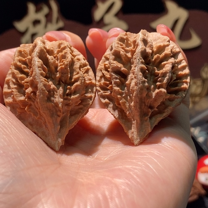 余***你文玩核桃吊坠聚核财婉楸58