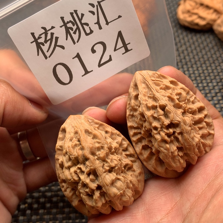 文玩核桃吊坠13陵鸡心