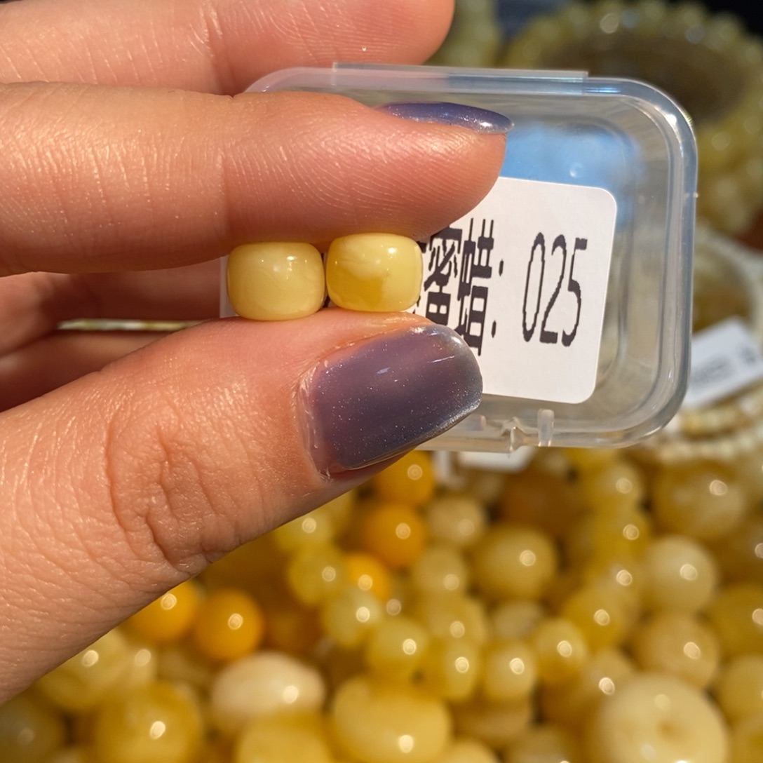 蜜蜡未镶嵌珠宝奇石025