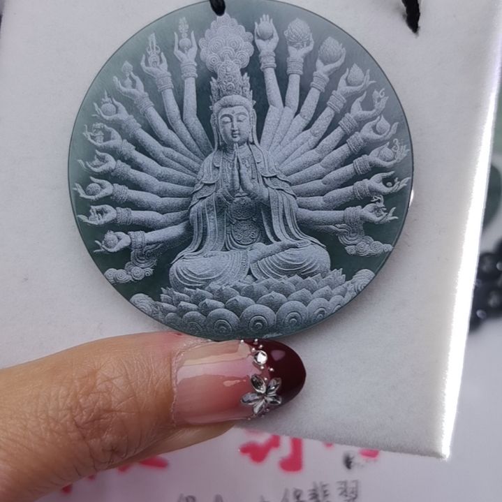 翡翠颈饰未镶嵌天然的A货翡翠