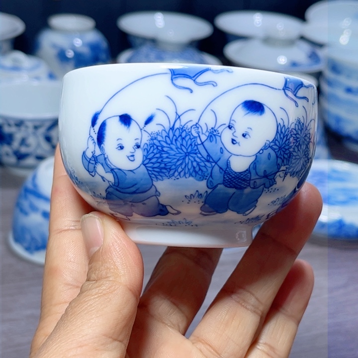 手绘青花童子禅定杯
