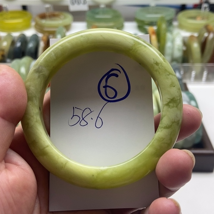 未镶嵌蛇纹石玉手镯