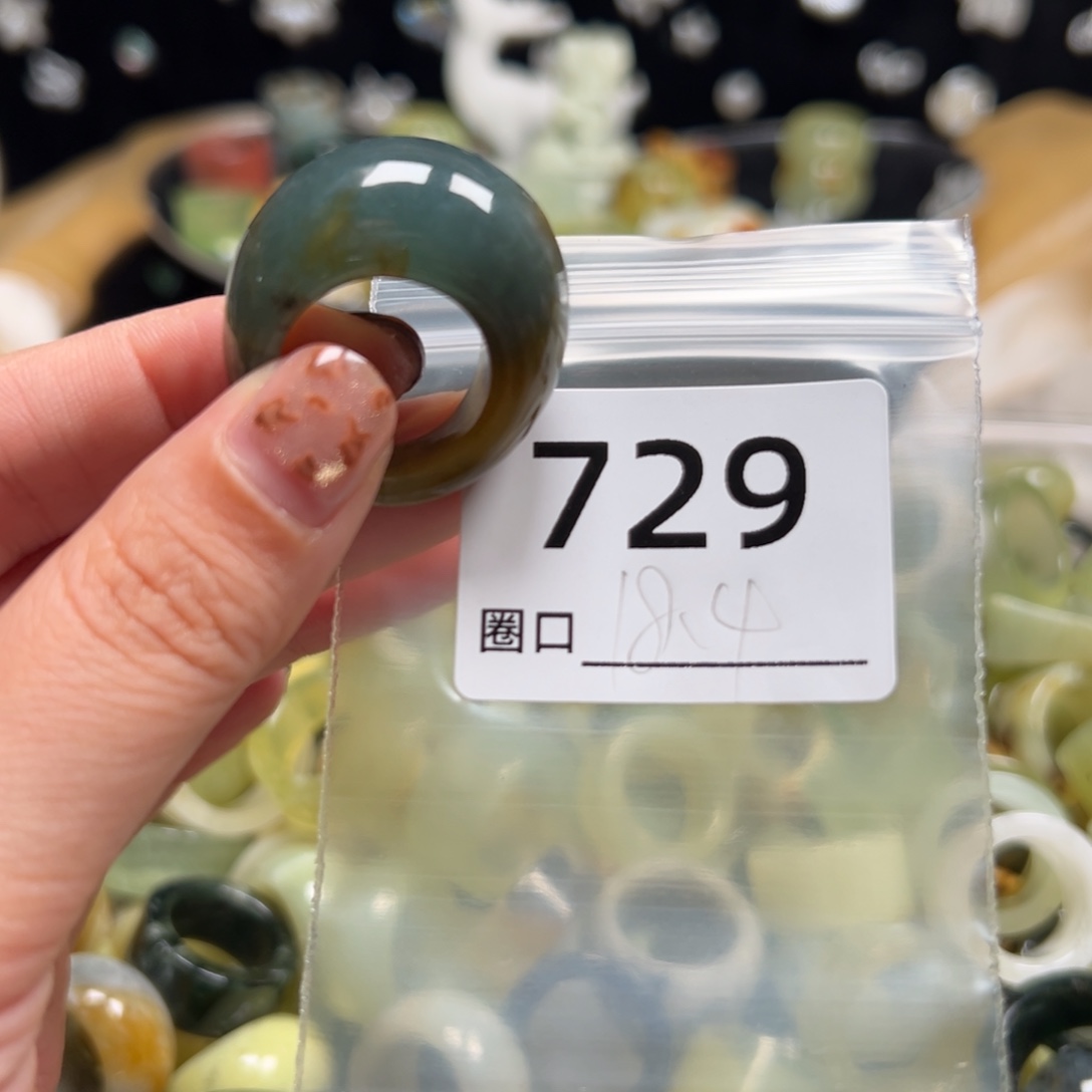 兮***蛇纹石玉未镶嵌戒指