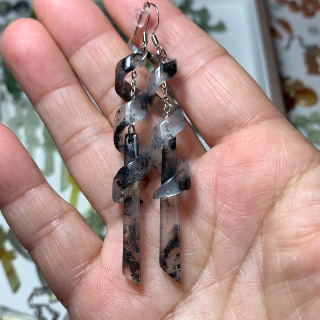 蛇纹石玉耳环未镶嵌