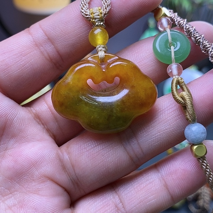 翡翠未镶嵌吊坠(赠链)