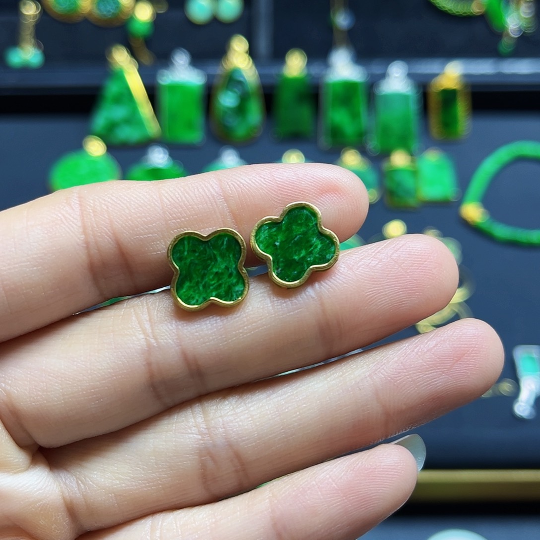 鹃***翡翠18K金镶嵌颈饰