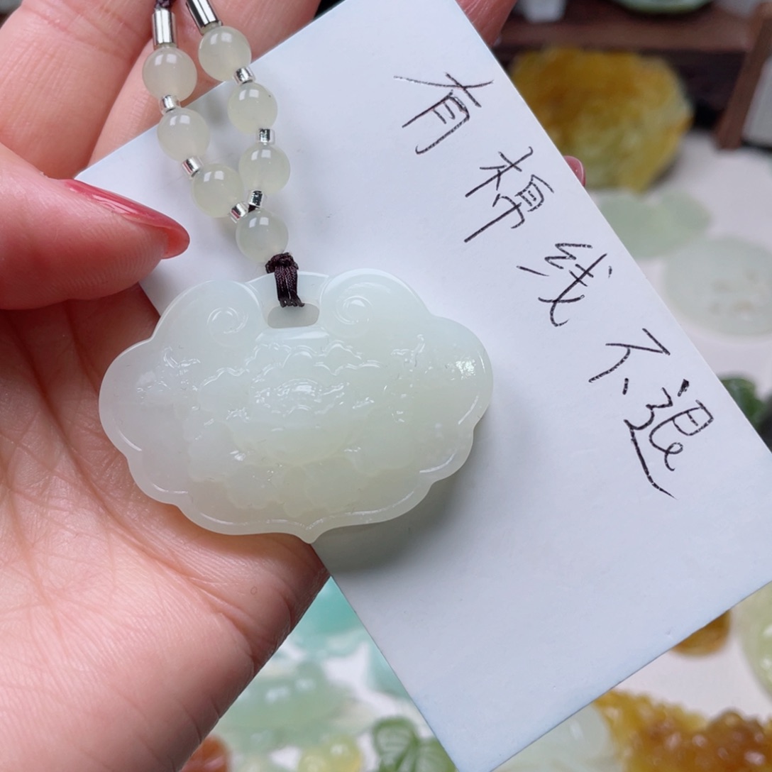 蛇纹石玉颈饰未镶嵌