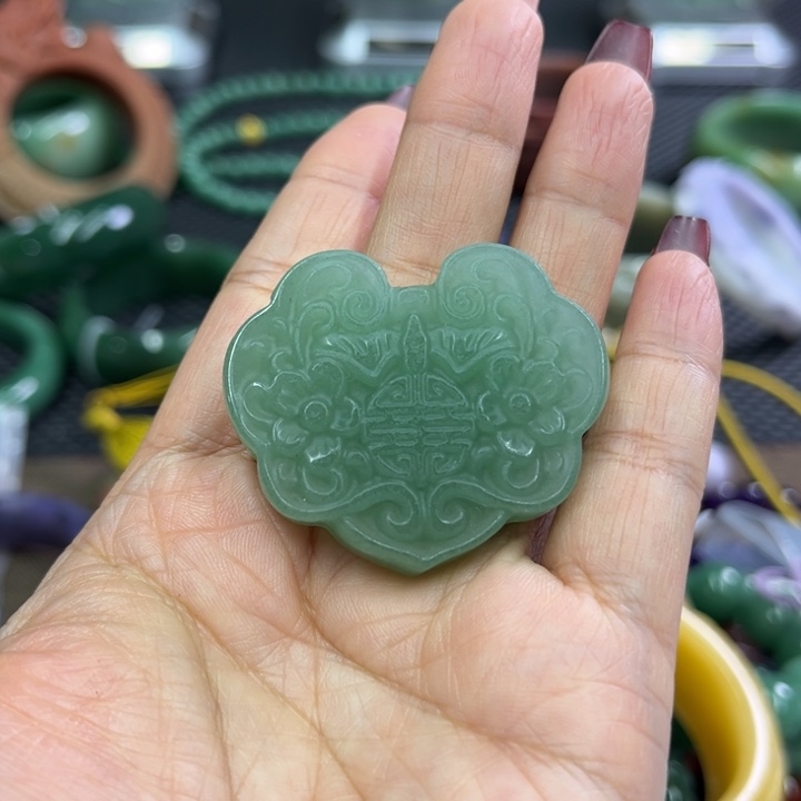 石英质玉手镯未镶嵌花*