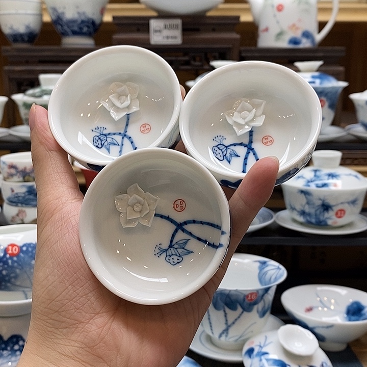手绘浮雕荷花杯子三个装釉下彩微瑕福利款