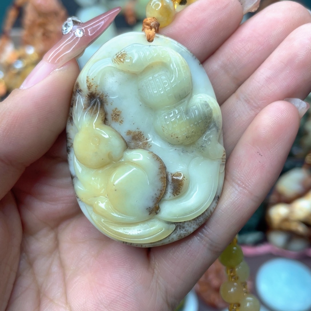 蛇纹石玉颈饰未镶嵌